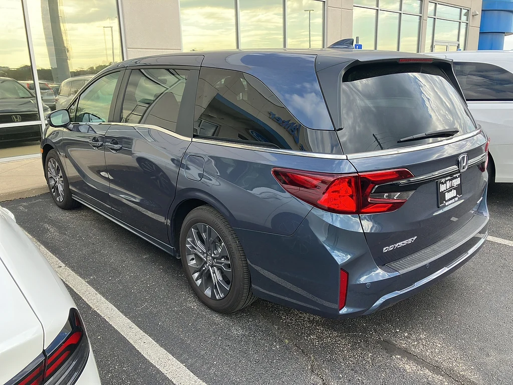 Certified Used 2026 Smoke Blue Pearl Honda Touring image 6
