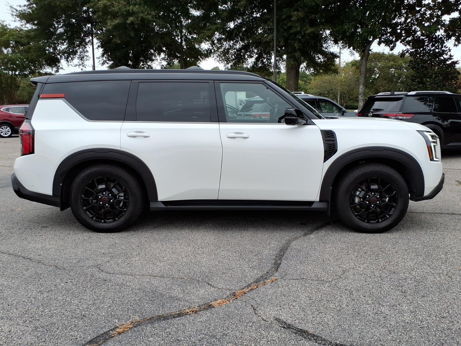 Used 2025 Aspen White Tricoat/Super Black Nissan PRO-4X image 6