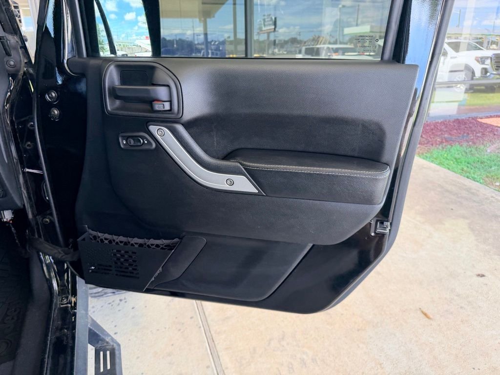 Used 2017 Black Jeep Unlimited Rubicon image 32