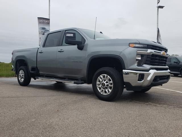 Used 2025 Gray Chevrolet LT image 3