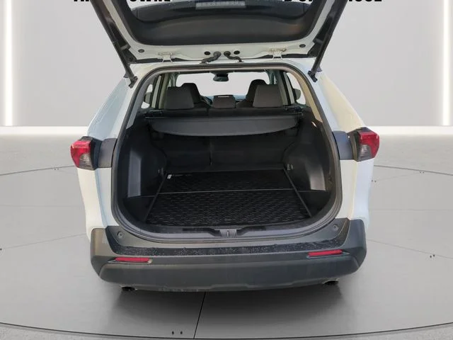 Used 2022 White Toyota XLE image 10