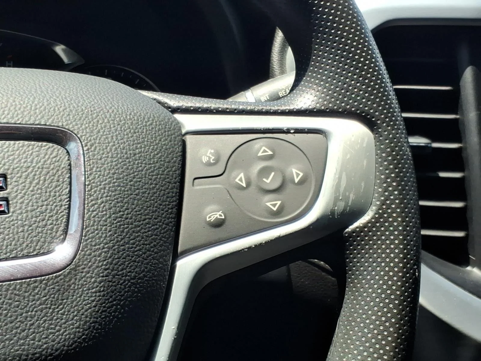Used 2021 WHITE GMC SLE image 27