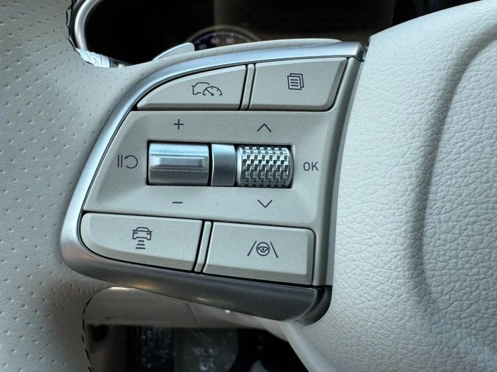 Used 2026 Savile Silver Genesis 2.5T Prestige image 12