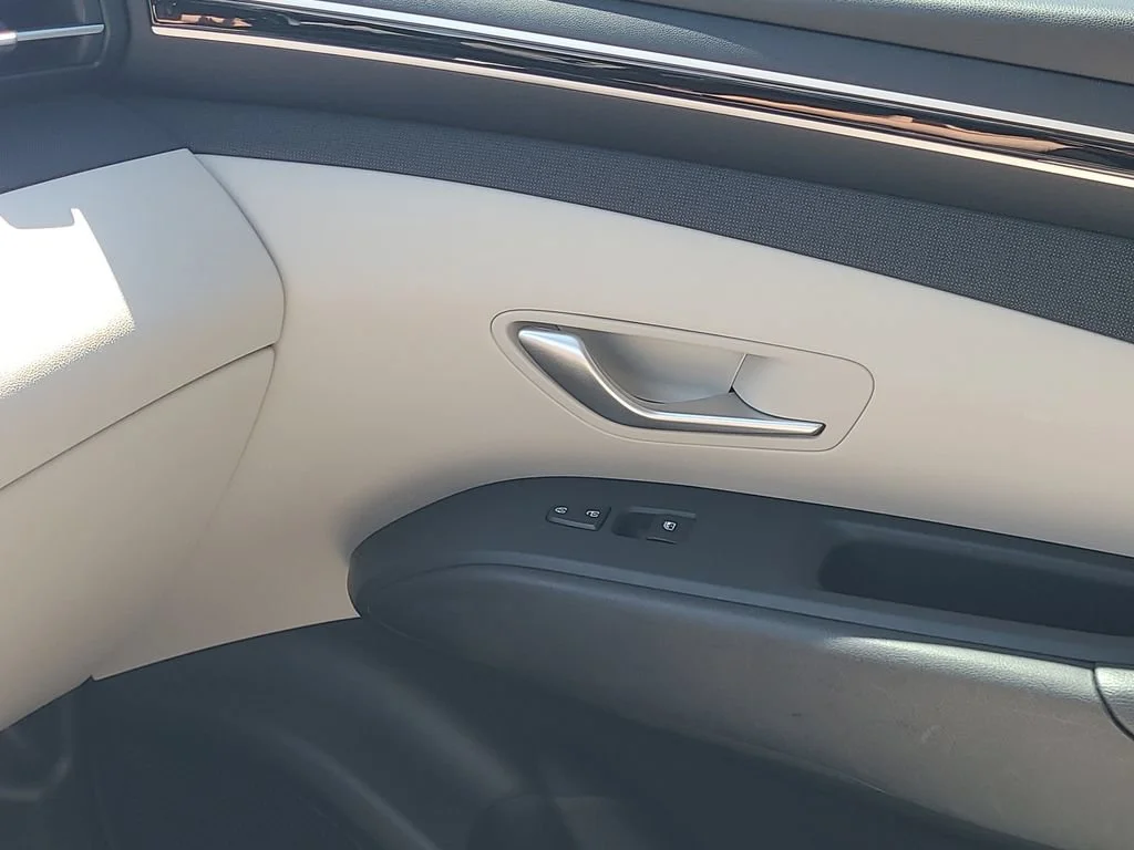 Used 2023 White Hyundai SEL image 12