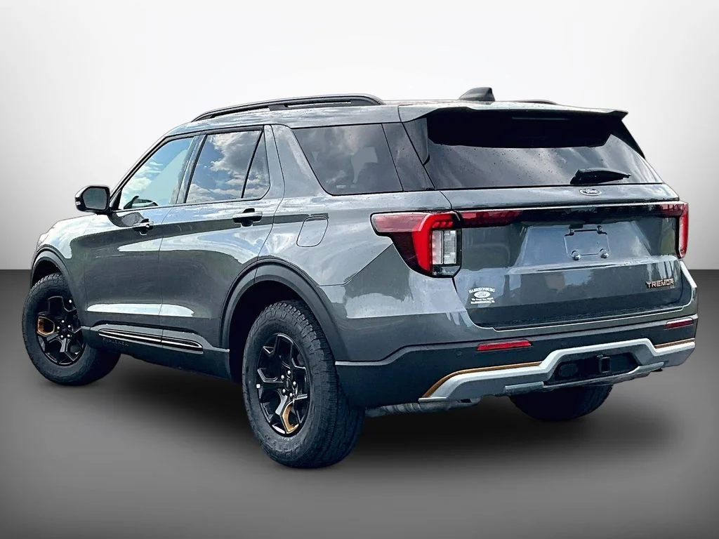New 2026 Carbonized Gray Metallic Ford Tremor® image 3
