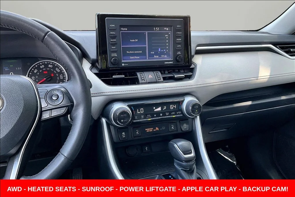 Used 2021 Silver Toyota XLE Premium image 9