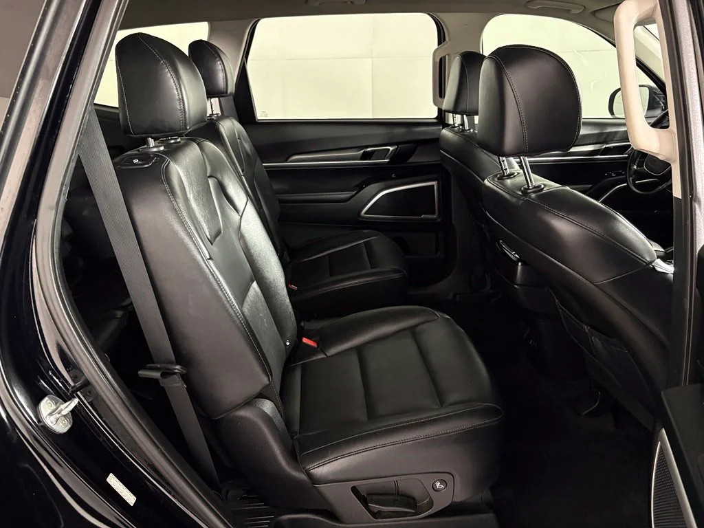 Used 2022 Black Kia S image 43