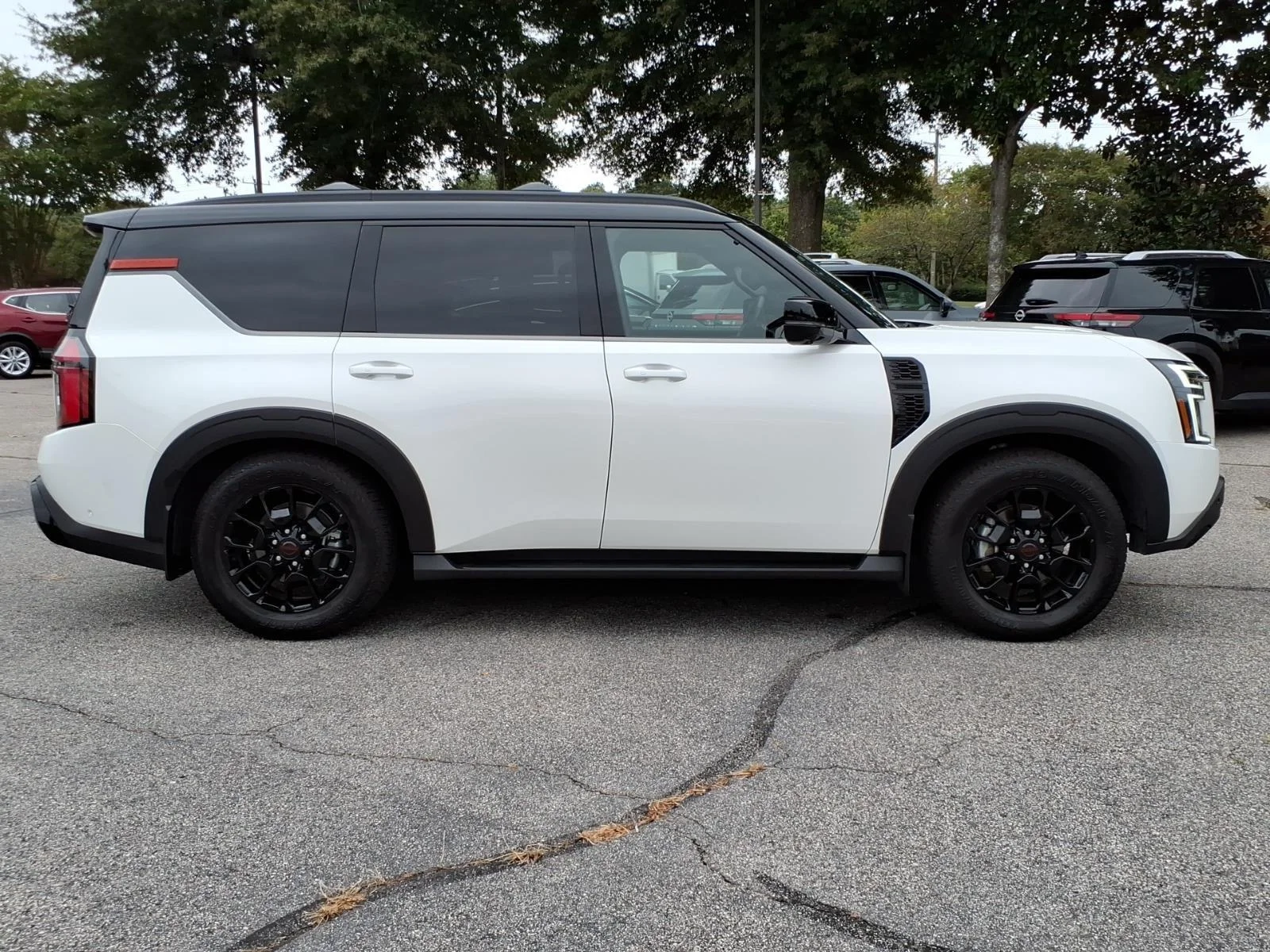 Used 2025 Aspen White Tricoat/Super Black Nissan PRO-4X image 6