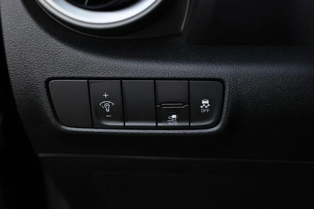 Used 2023 Ultra Black Hyundai SE image 18