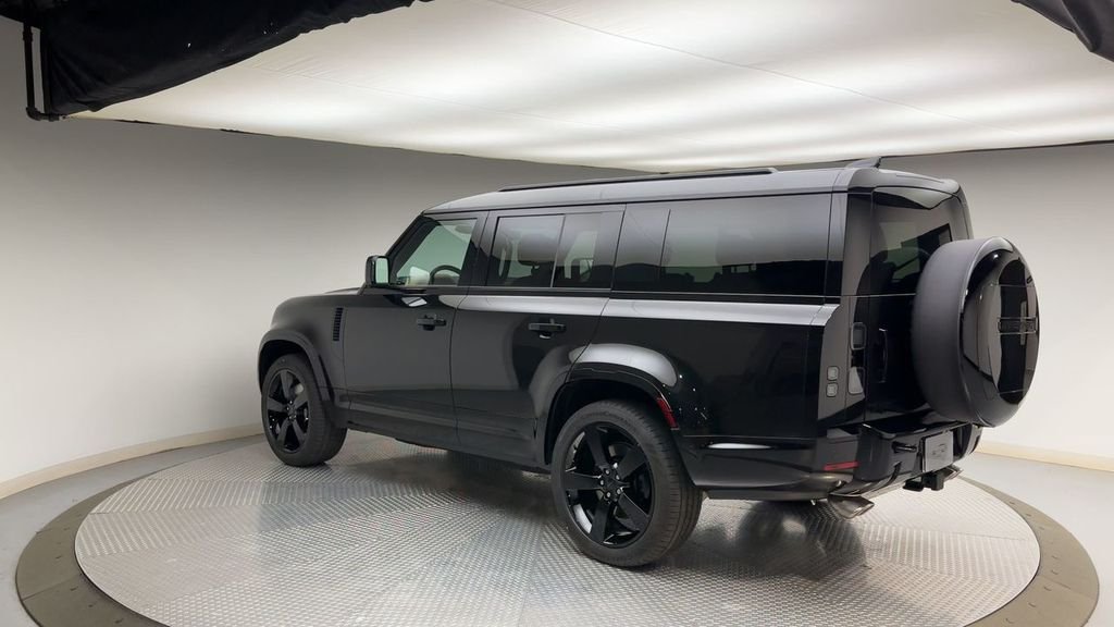 New 2026 Santorini Black Land Rover V8 image 4
