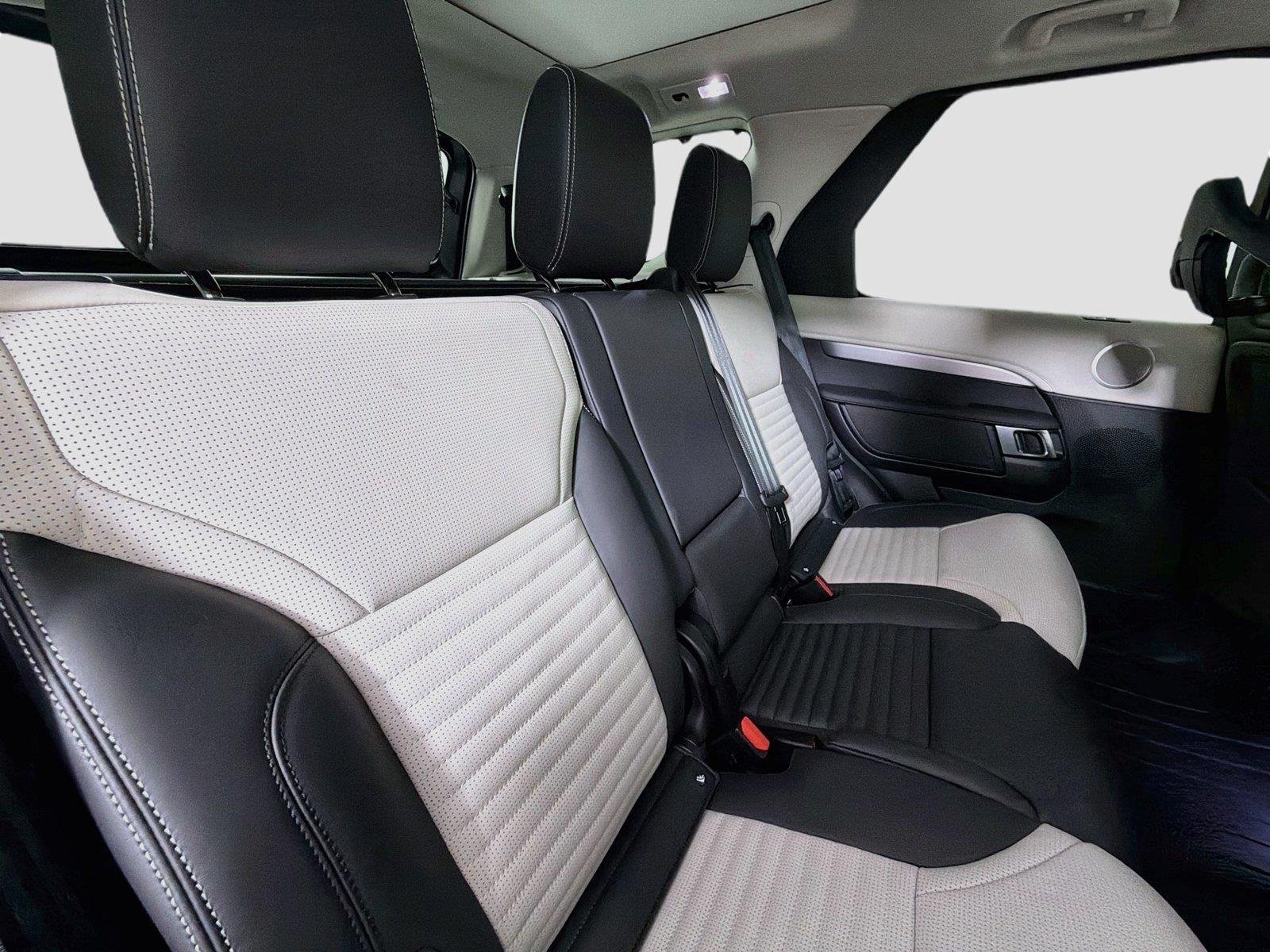 New 2026 Santorini Black Land Rover Dynamic SE image 28