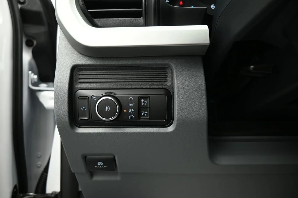 New 2027 Oxford White Ford XL image 9