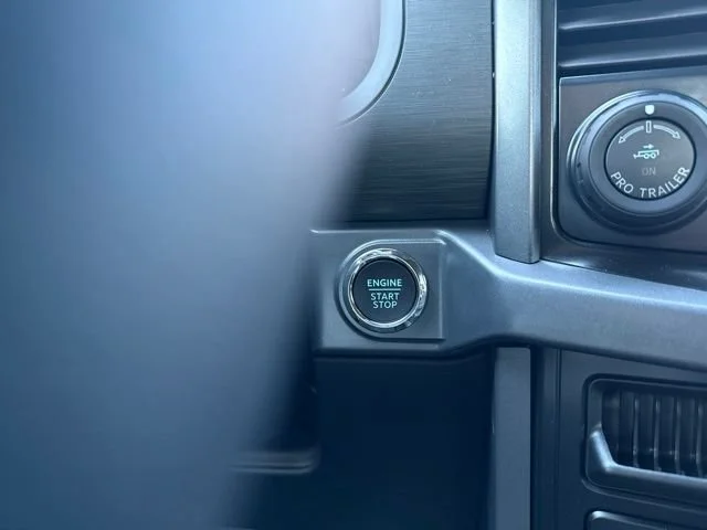 Used 2025 Oxford White Ford XLT image 28