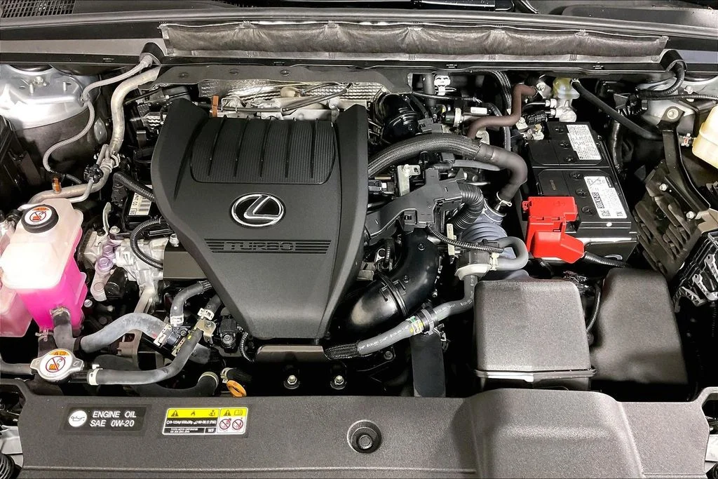 Used 2023  Lexus 350 image 9
