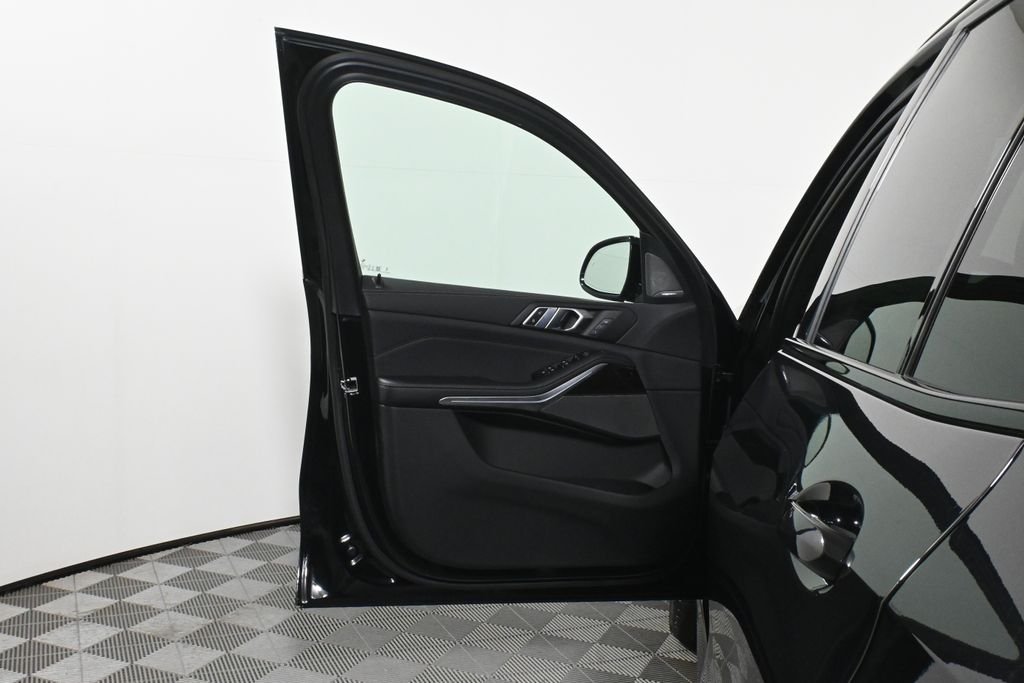 Used 2026 Black BMW xDrive40i image 29