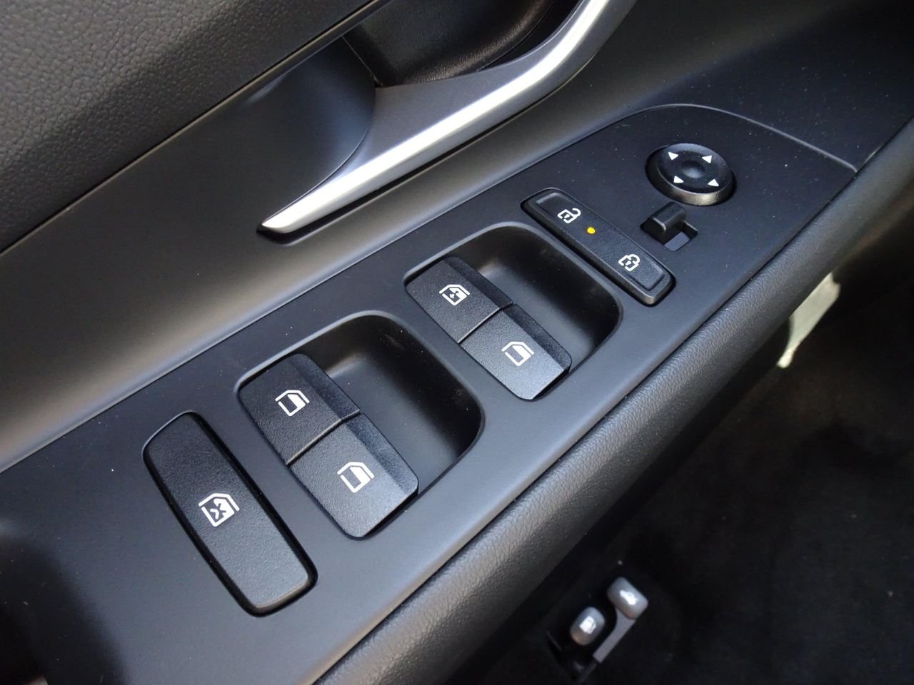 New 2025 Black Hyundai SEL Convenience image 17