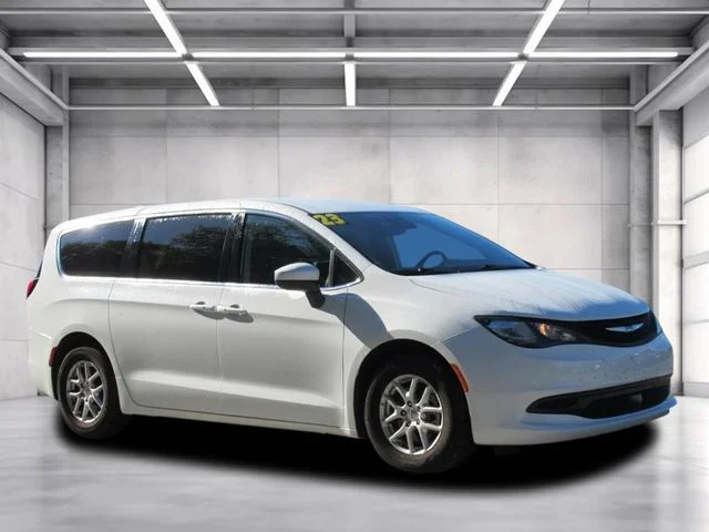 2023 Chrysler Voyager LX's photo