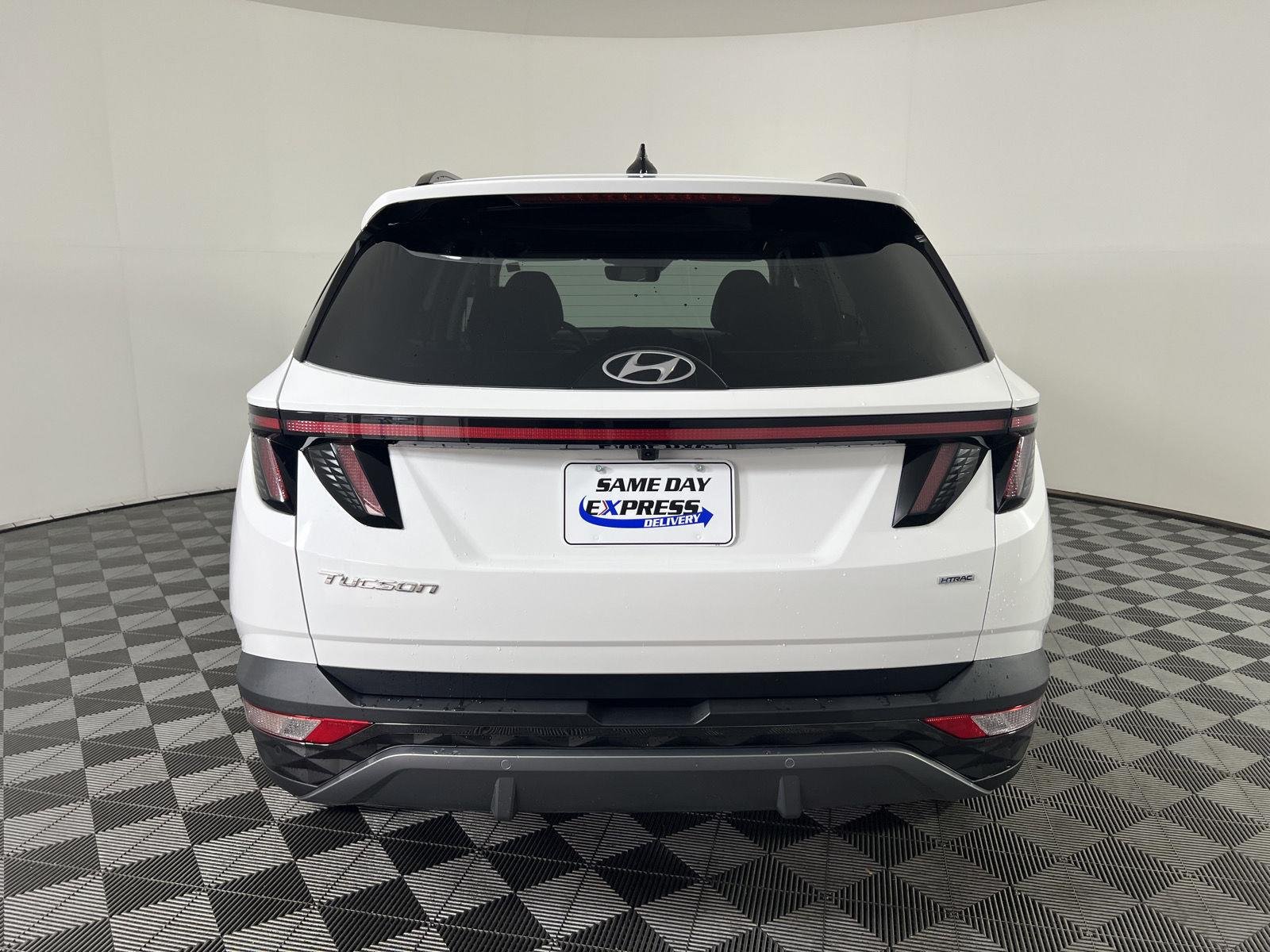 Used 2024 White Pearl Hyundai Limited image 31