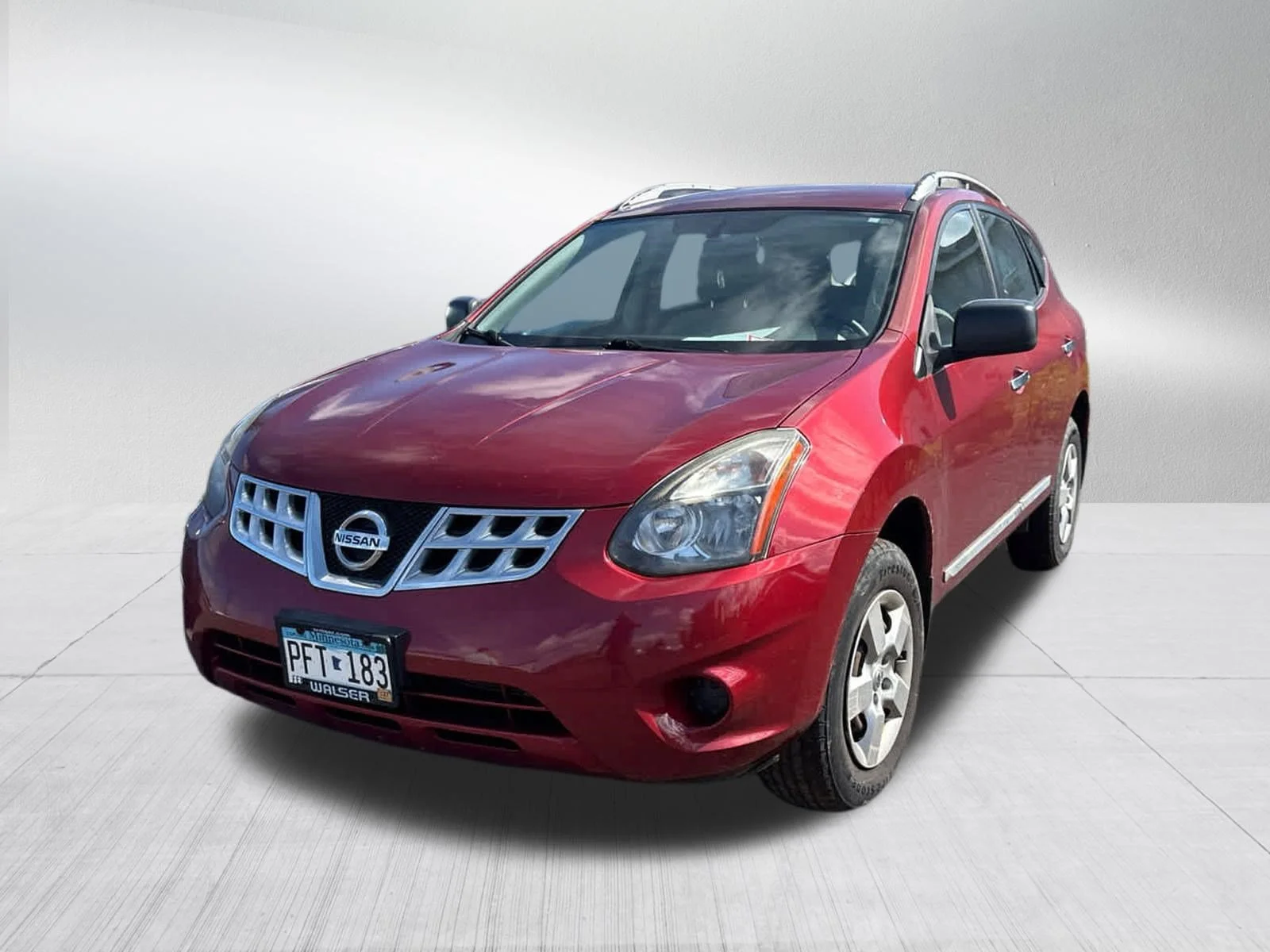 Used 2014 Cayenne Red Nissan S image 2