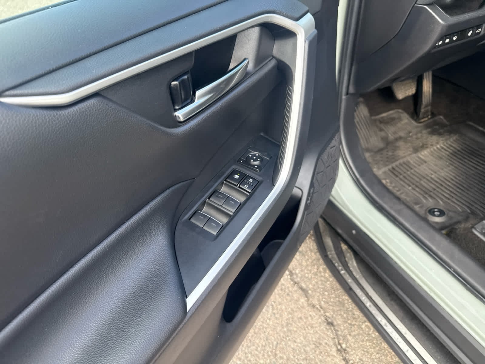Used 2022 Gray Toyota XLE image 13