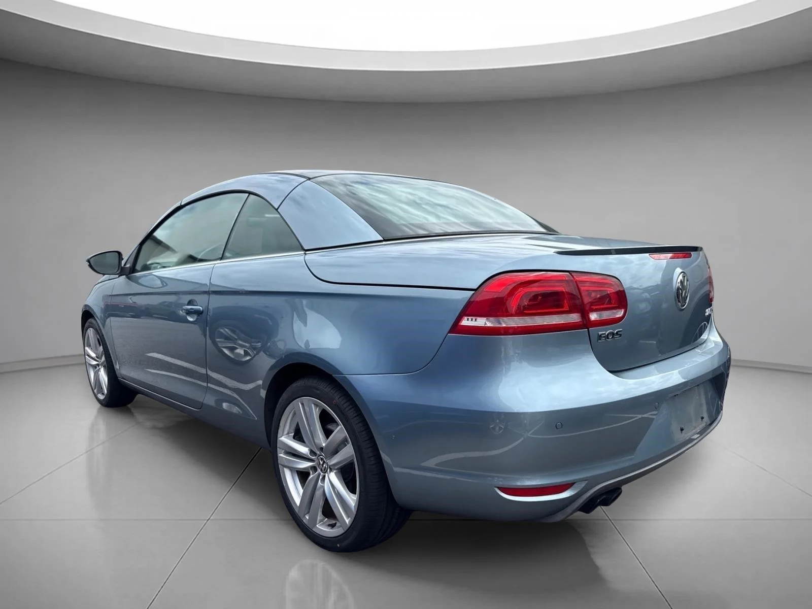 Used 2012 Horizon Blue Metallic Volkswagen Executive image 8