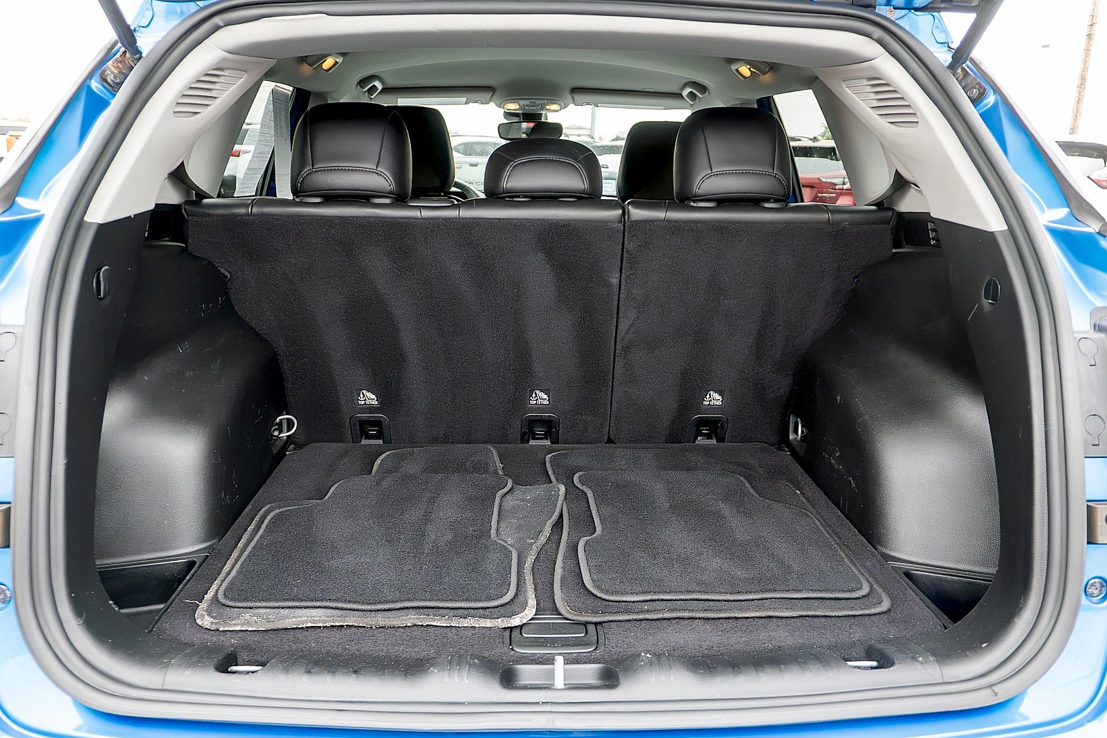 Used 2022 Laser Blue Pearlcoat Jeep Latitude 4x4 image 10