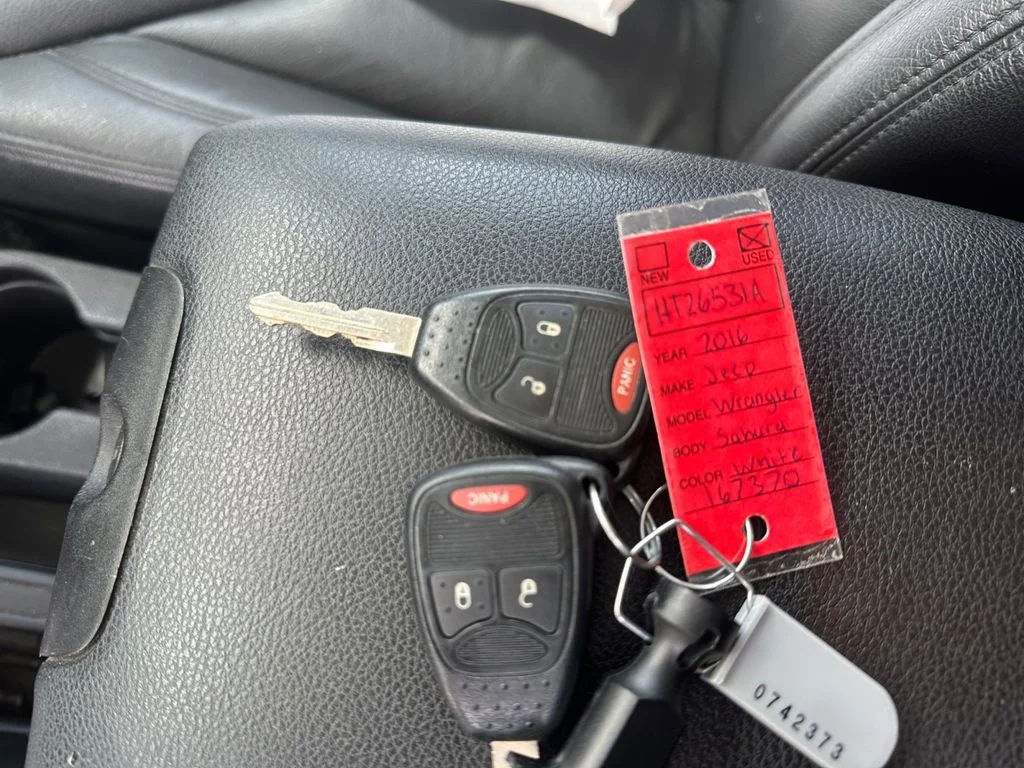 Used 2016 White Jeep Sahara image 32