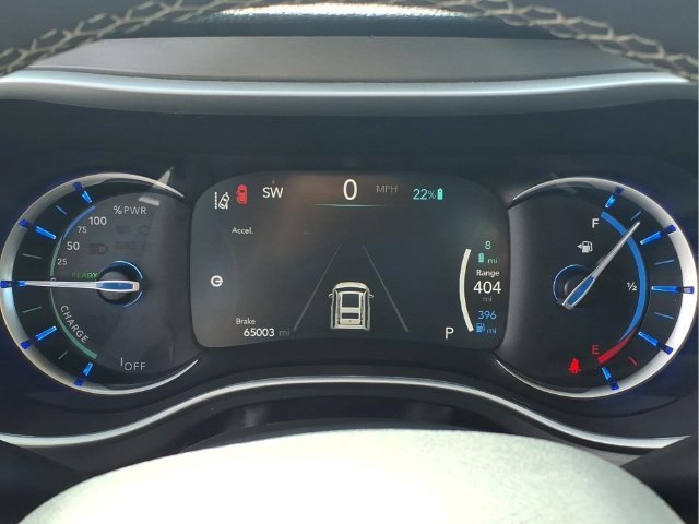 Used 2024  Chrysler Hybrid Select image 11