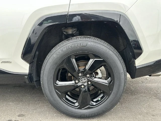 Used 2019 White Toyota XSE image 10