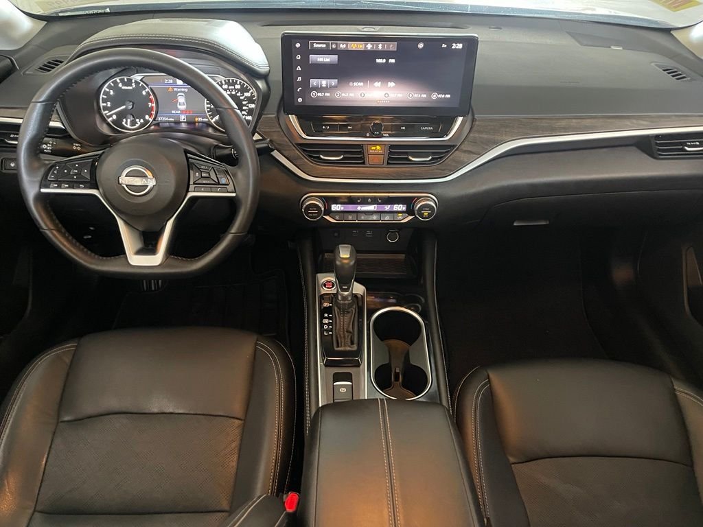 Used 2023 Red Nissan 2.5 SL image 8