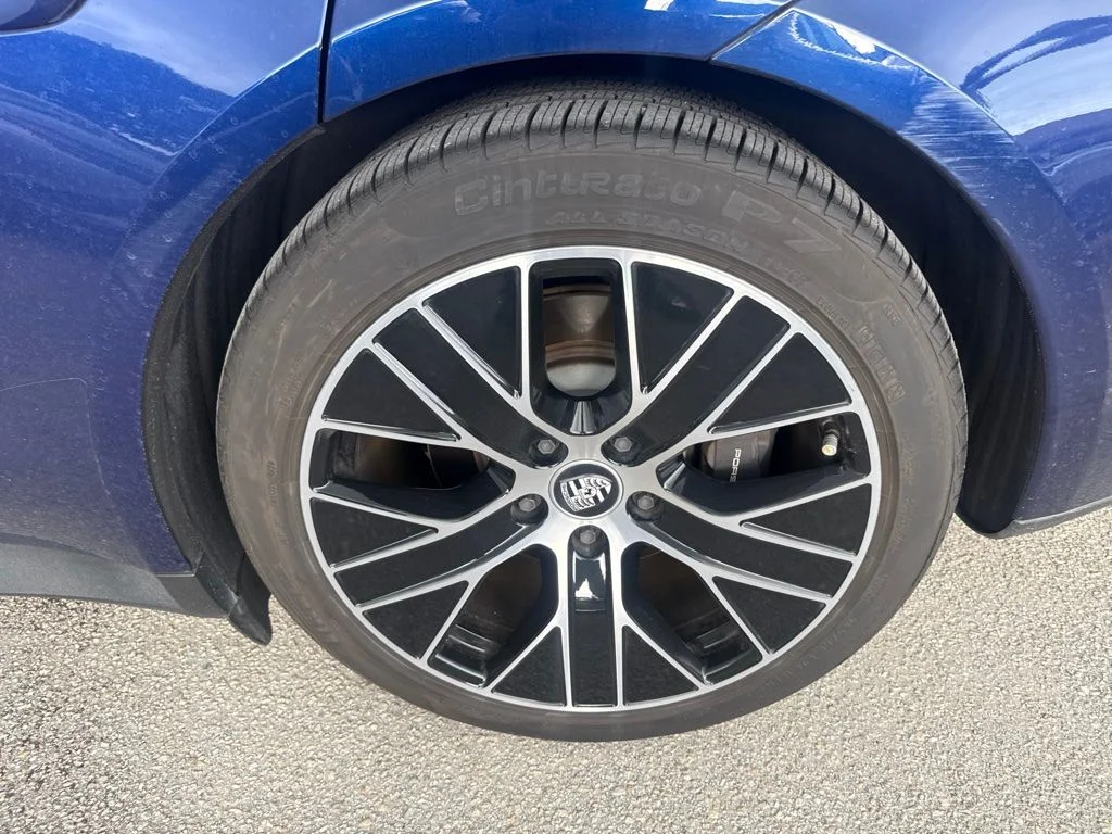 Used 2024  Porsche Base image 12