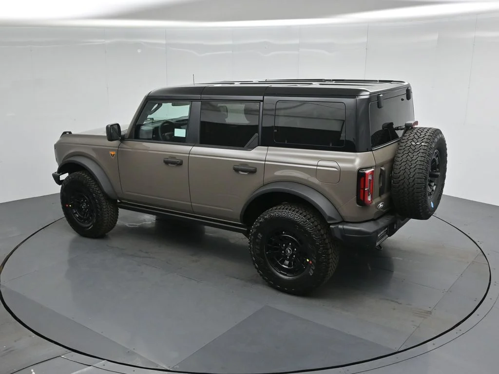 New 2026 Marsh Gray Ford Badlands image 40