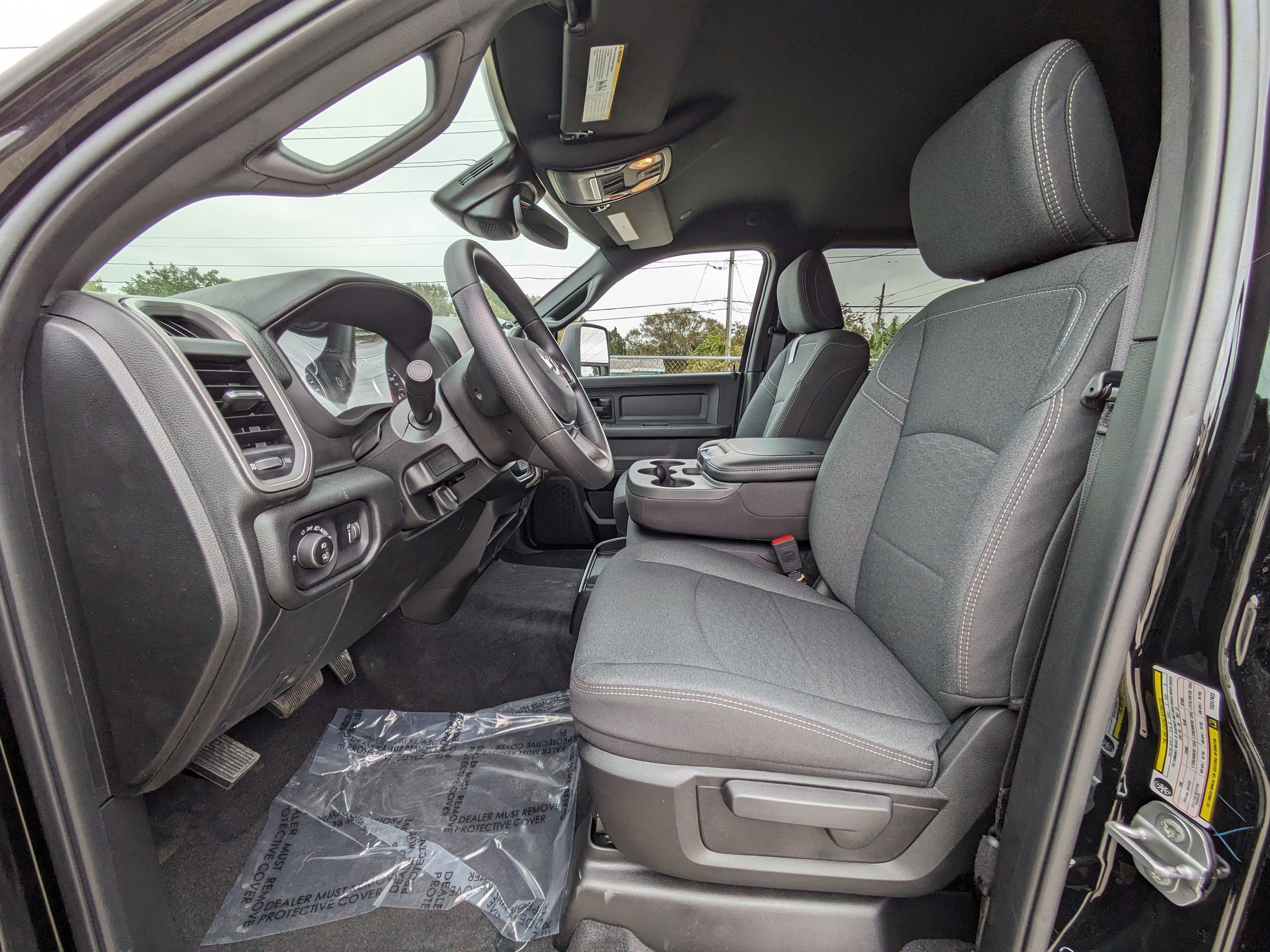 New 2026 Diamond Black Crystal Pearl-Coat Exterior Paint RAM Tradesman image 21