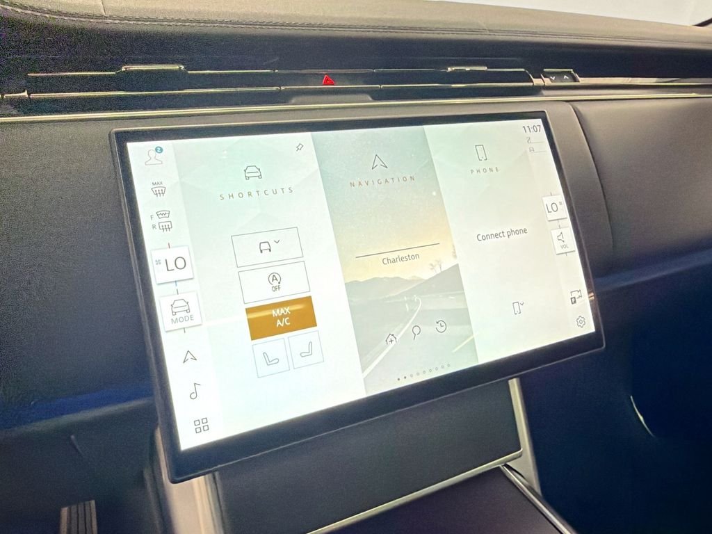 2025 Land Rover Range Rover SE - Photo 16