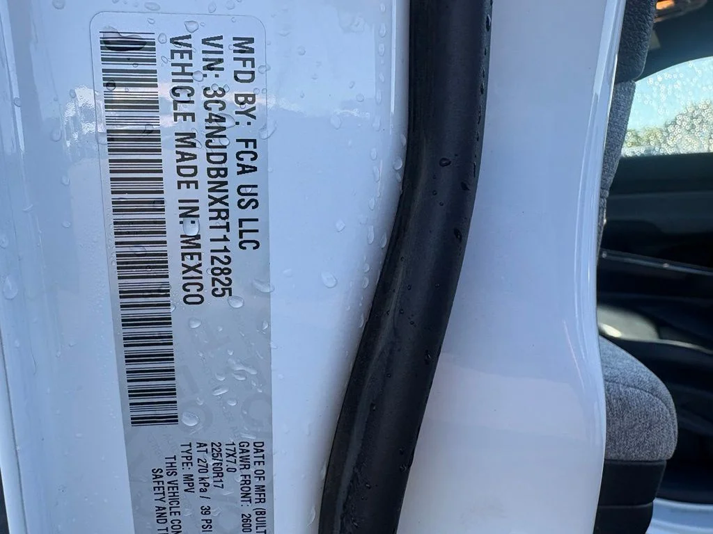 Used 2024 White Jeep Latitude image 32