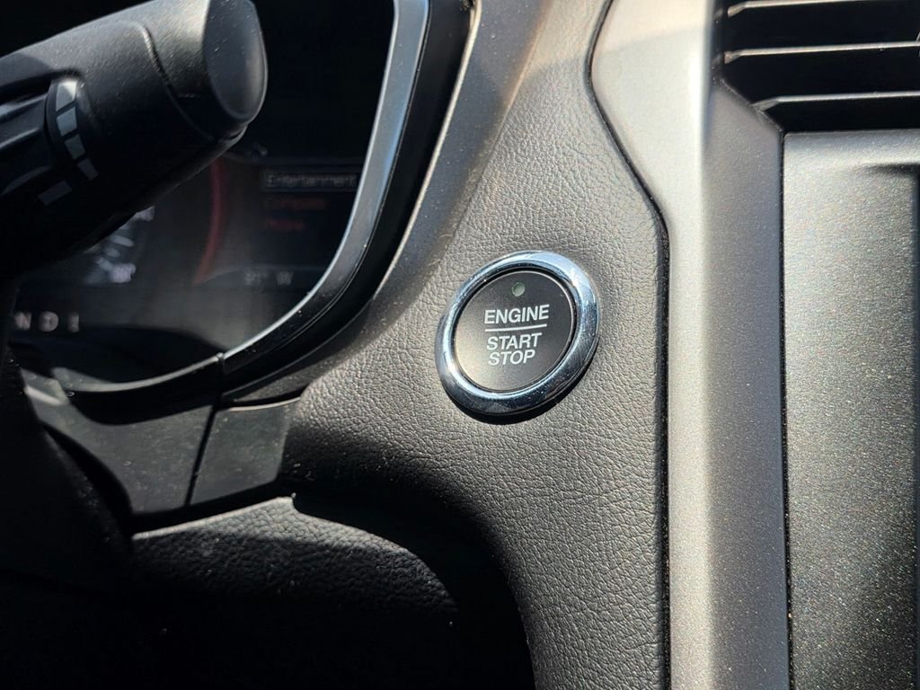 Used 2020 Black Ford SE image 31