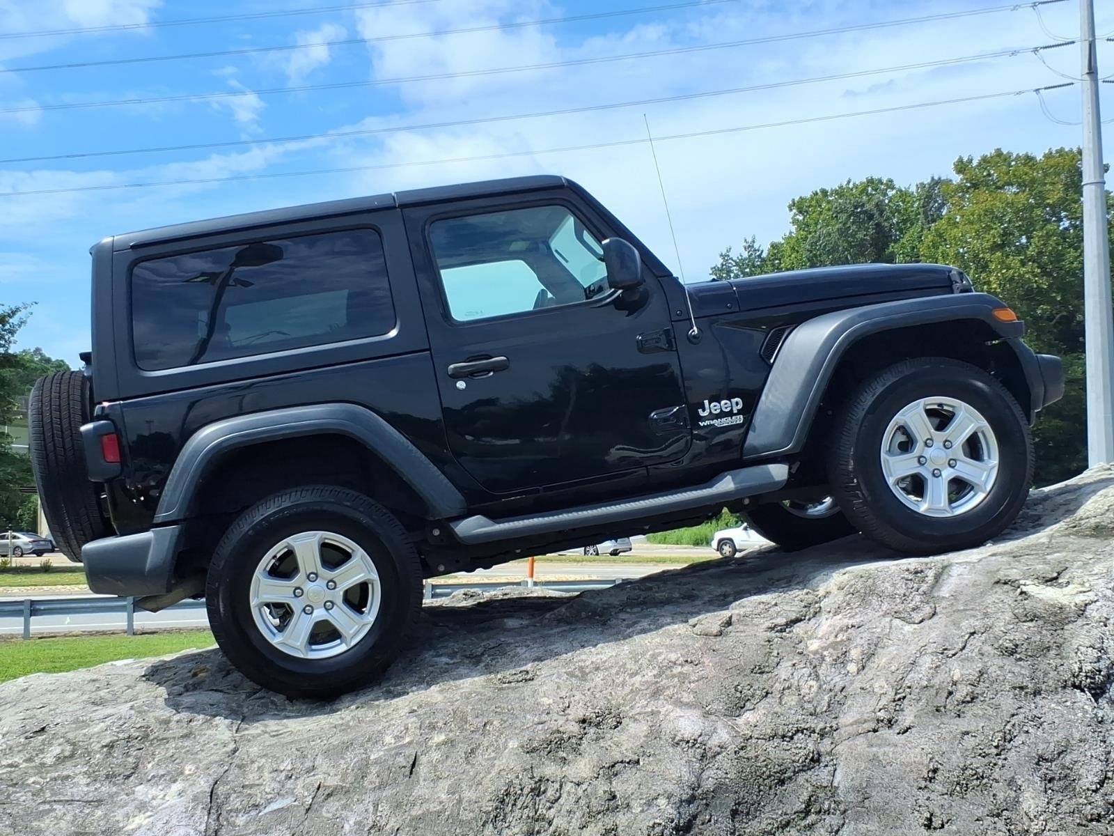 Used 2018 Black Clearcoat Jeep Sport S image 7