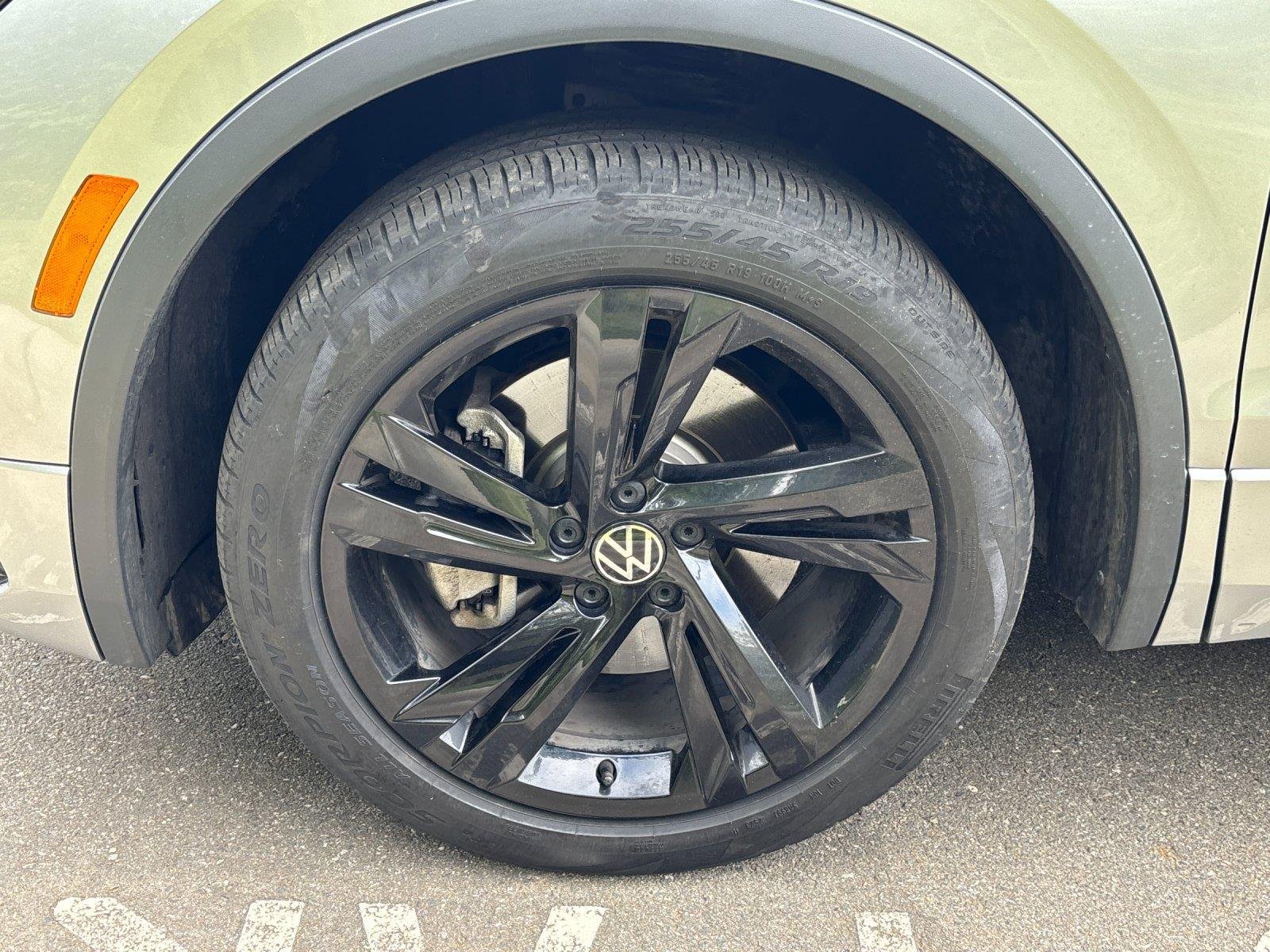 Used 2023 Pyrite Silver Metallic Volkswagen SE R-Line Black image 9