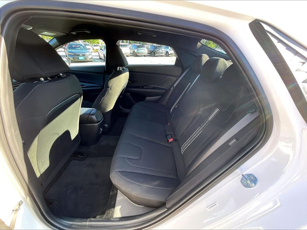 Used 2025 White Hyundai SEL Sport image 15