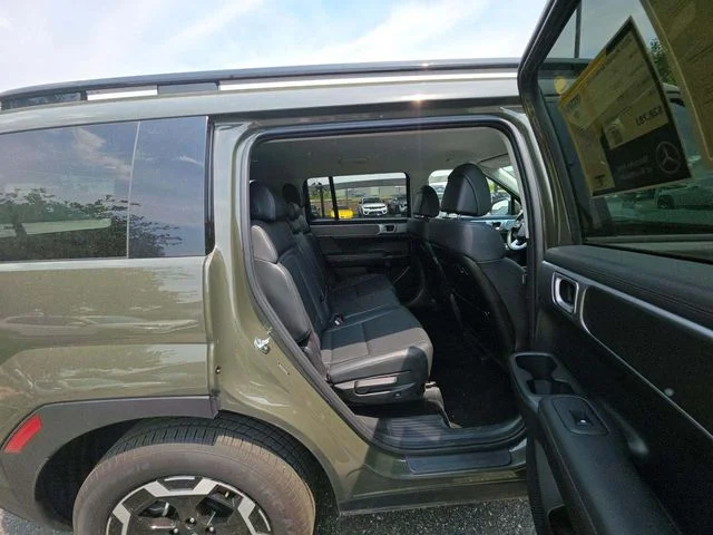 Used 2024 Green Hyundai SEL image 4