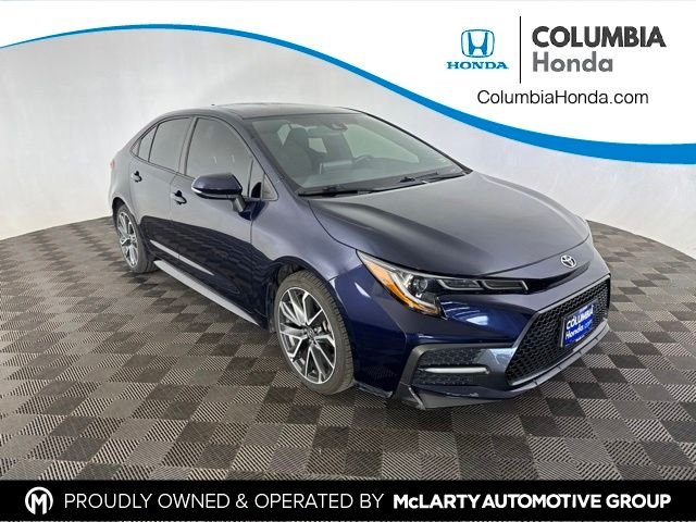 Used 2020  Toyota SE image 1