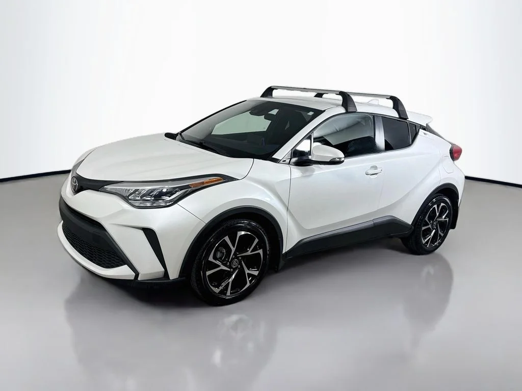 Used 2022 Wind Chill Pearl Toyota XLE image 3