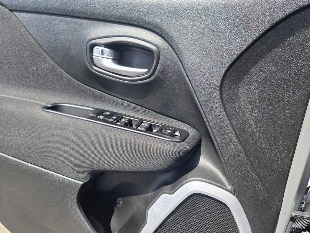 Used 2021 Gray Jeep Latitude image 14