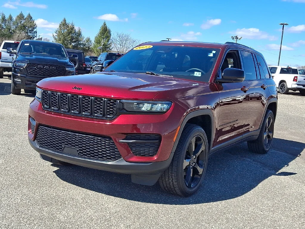 Used 2023 Velvet Red Pearlcoat Jeep Altitude image 5