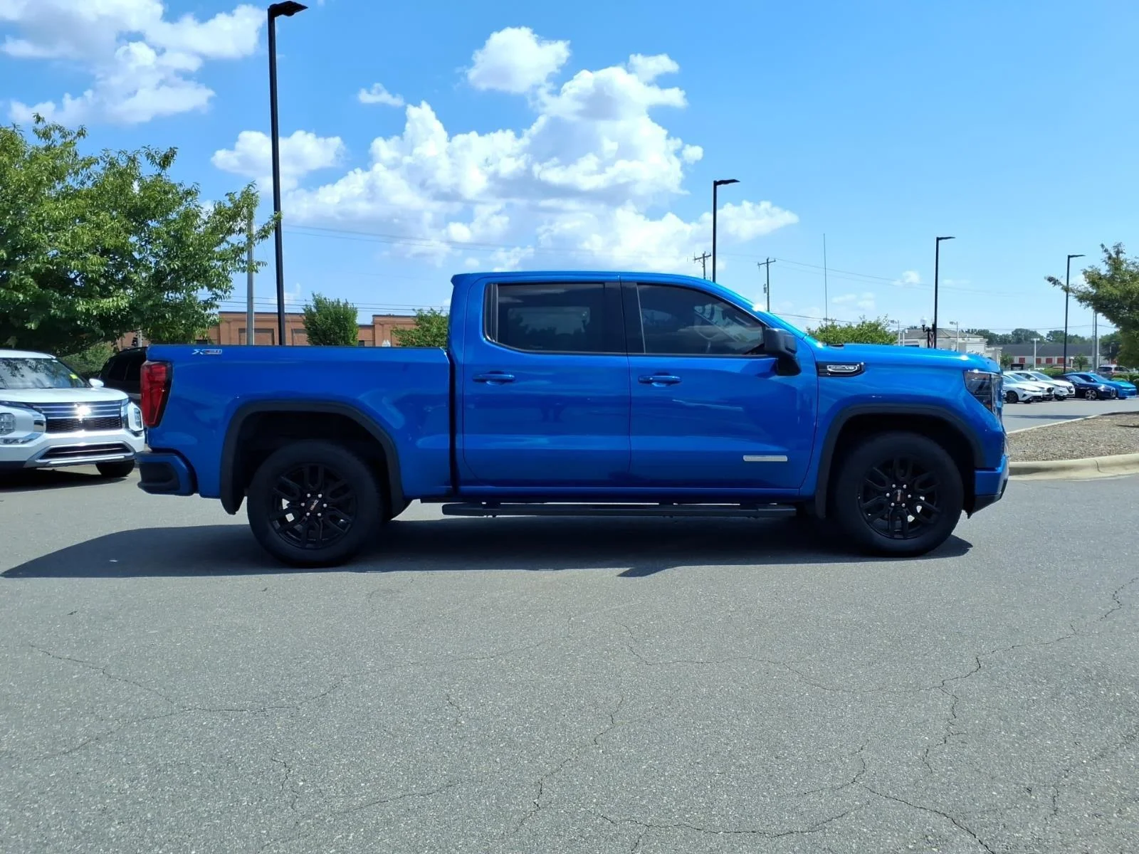 Used 2023 Dynamic Blue Metallic GMC Elevation image 3