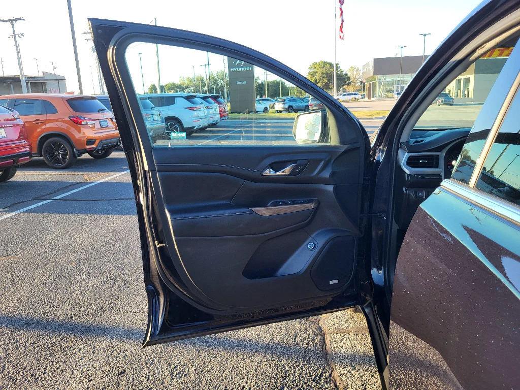 Used 2021 Midnight Blue Metallic GMC SLE image 18