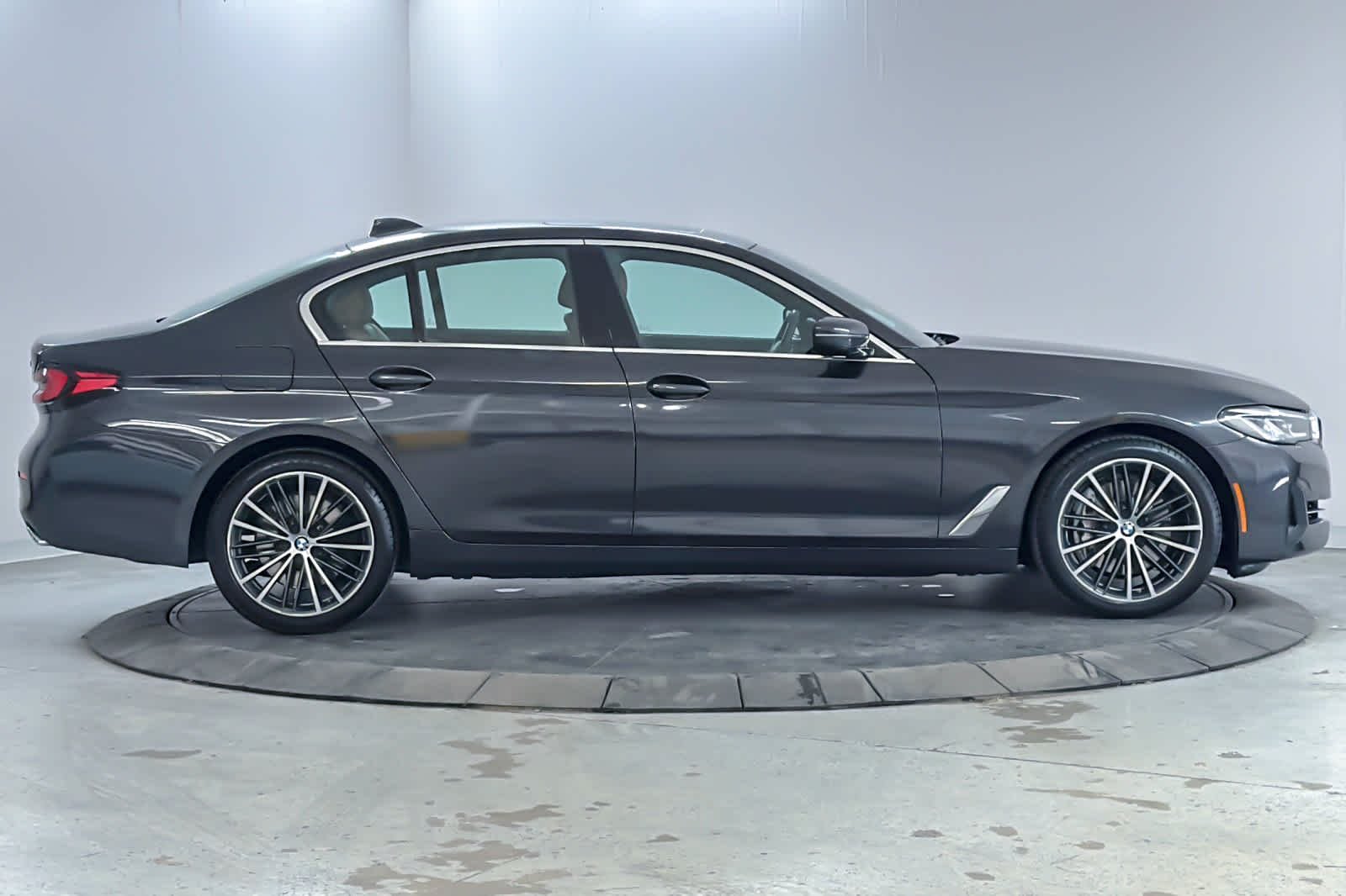 Used 2023 Dark Graphite Metallic BMW 540i xDrive image 8