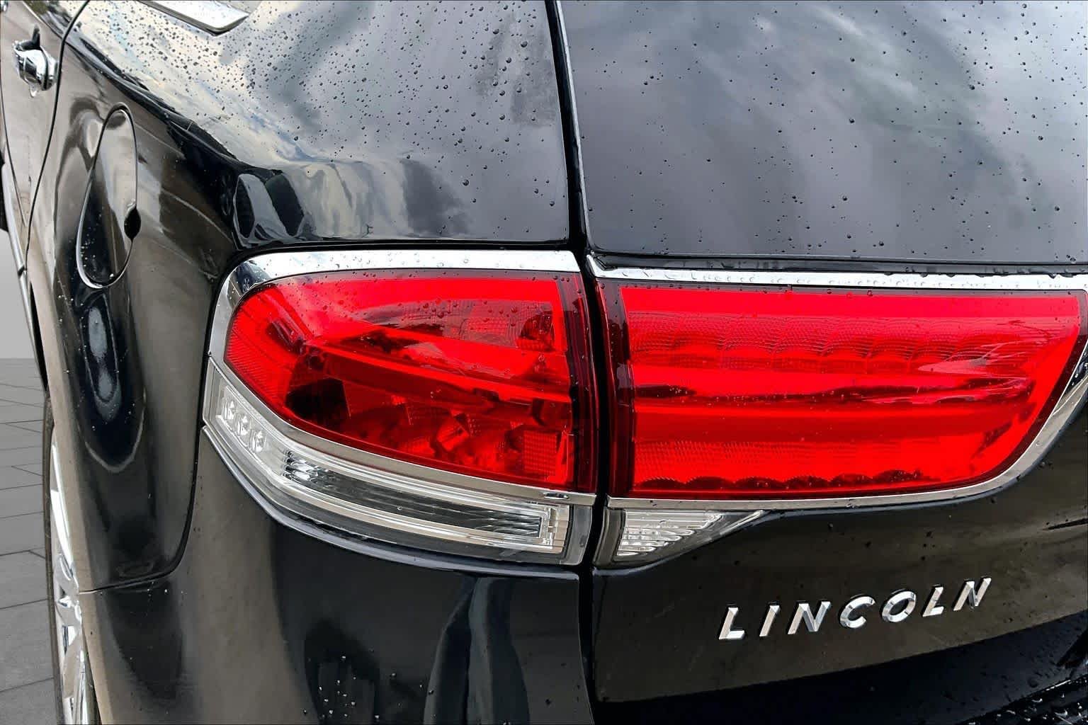 Used 2011 Tuxedo Black Metallic Lincoln  image 27
