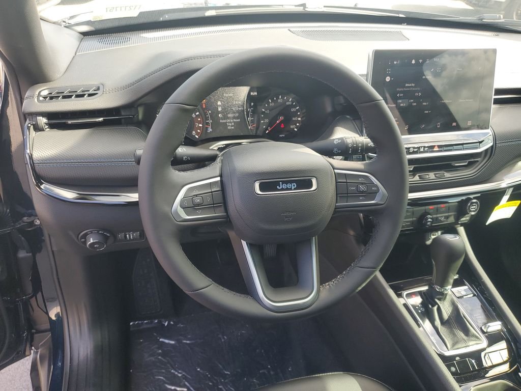 New 2026 Fathom Blue Pearl-Coat Exterior Paint Jeep Latitude image 11