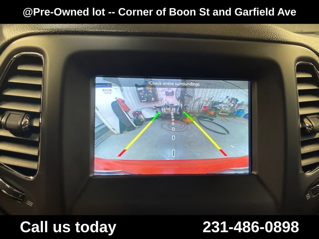 Used 2018  Jeep Sport image 24